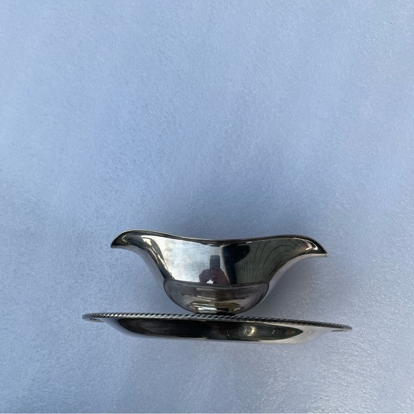 Vintage WM Rogers Silverplate Double Spout Sauce Gravy Boat Attached Plate - Picture 4 of 4